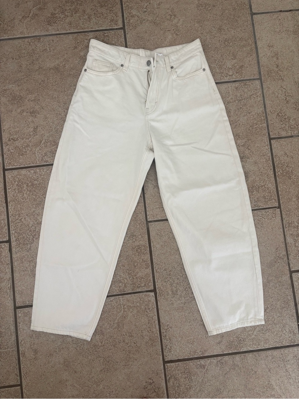 H&M Women’s Off-White Barrel High-Rise Jeans